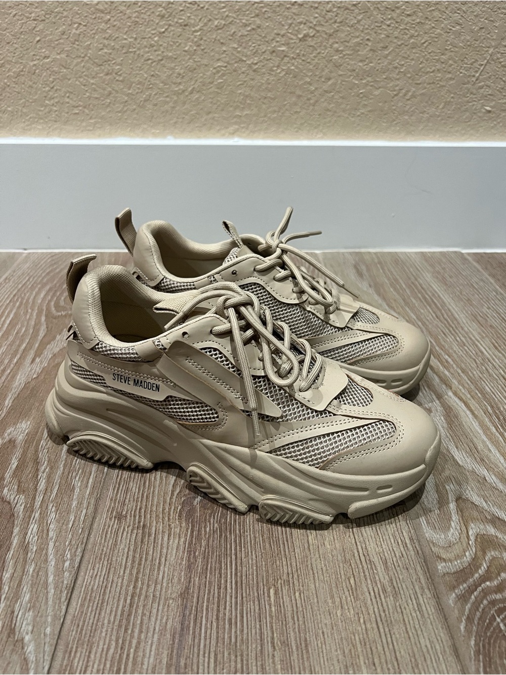 Steve Madden Possession Sneaker